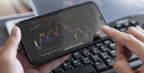 trading on a mobile app while phone is rotated